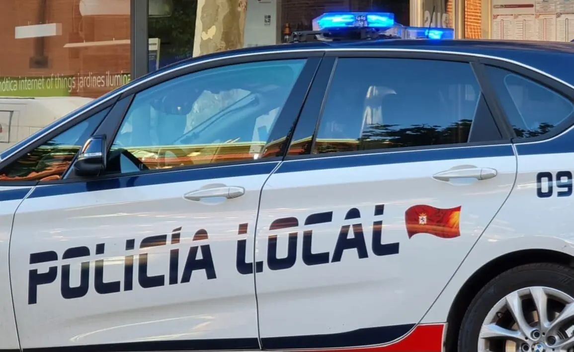 Efectivos de la Policía Local durante una intervención.