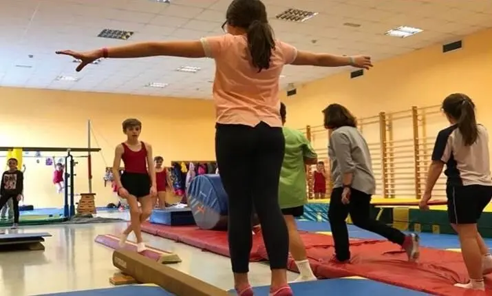 Las Escuelas Deportivas Municipales organizan actividades de tiro con arco, gimnasia artística y fútbol sala.