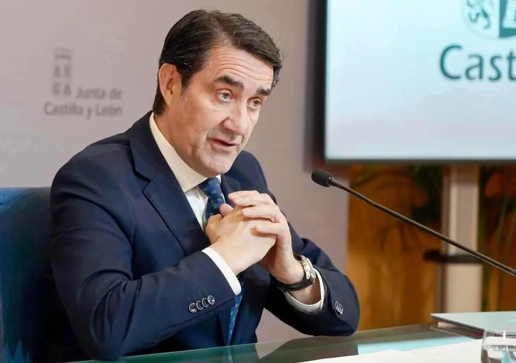 El consejero de Medio Ambiente, Vivienda y Ordenación del Territorio, Juan Carlos Suárez-Quiñones, comparece en la rueda de prensa posterior al Consejo de Gobierno.