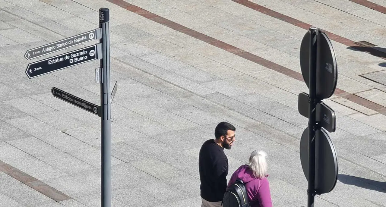 El nuevo contrato afecta, entre otros aspectos, a la señalización vertical en la ciudad.