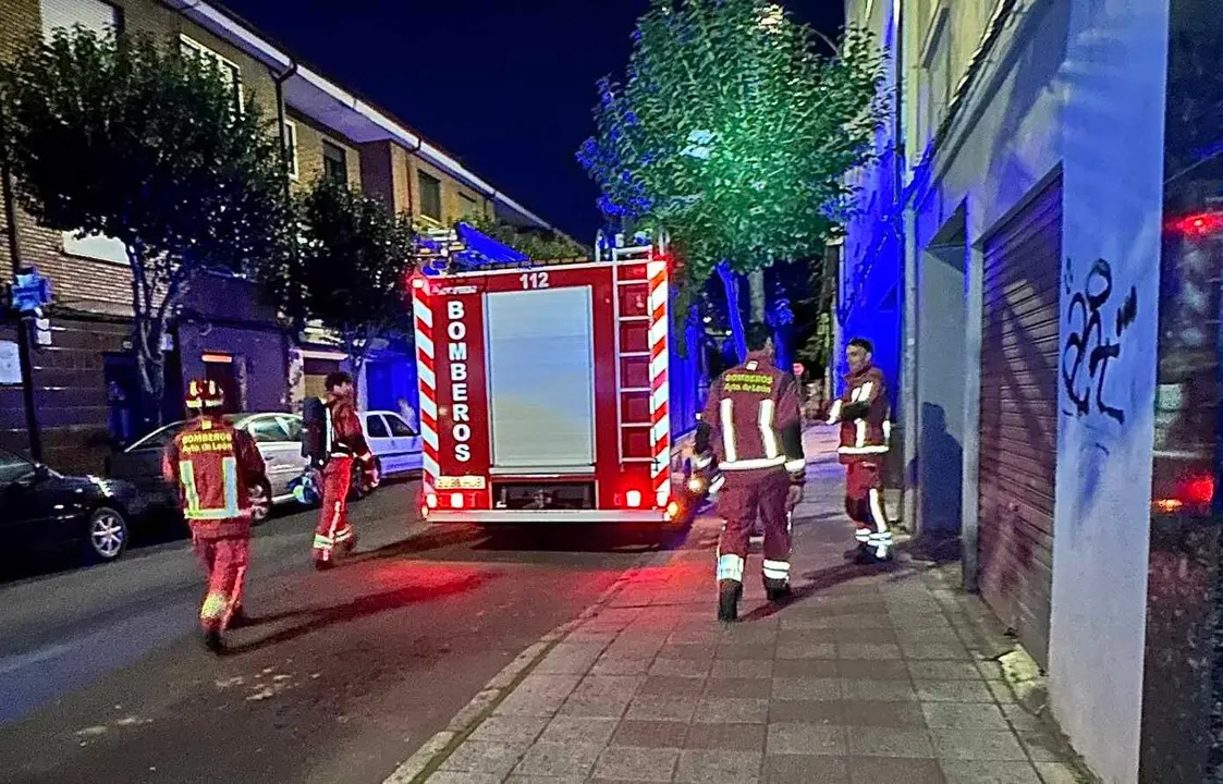 Efectivos de Bomberos en el lugar del suceso.
