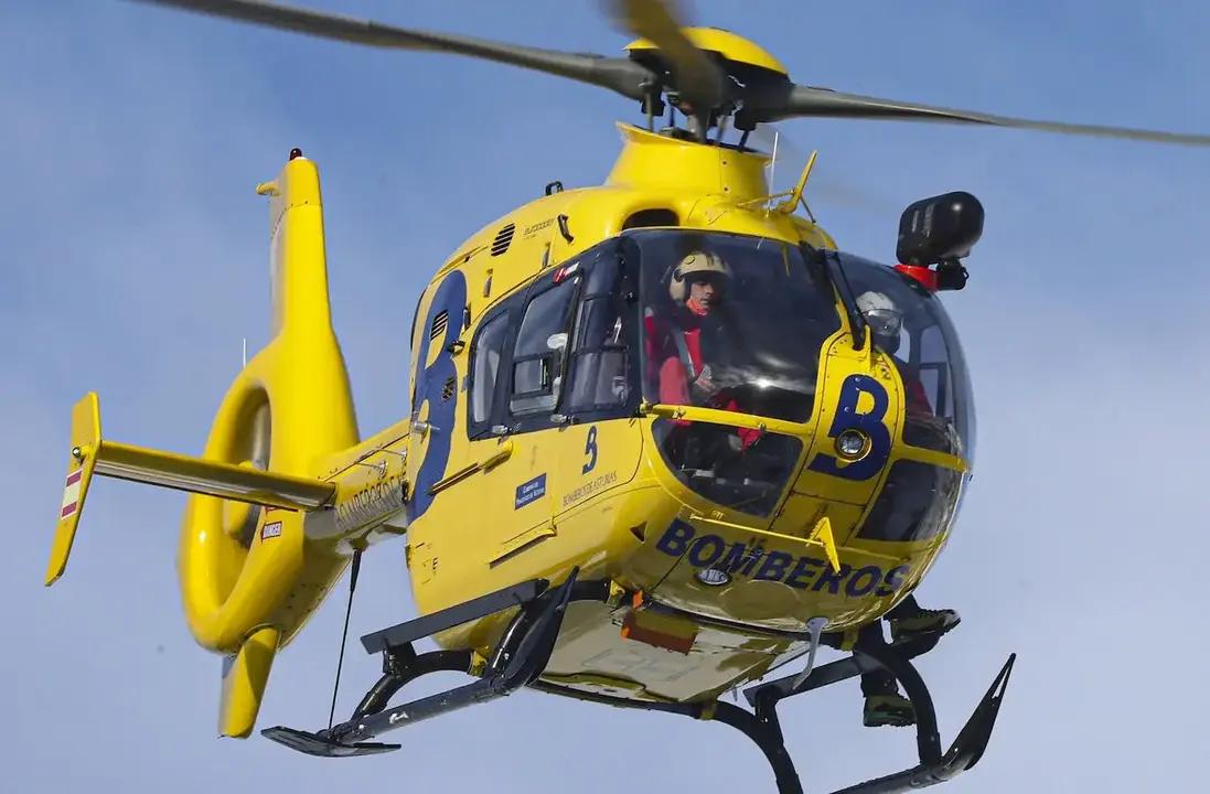 Imagen de uno de los helicópteros del Sepa participantes en las labores de rescate.