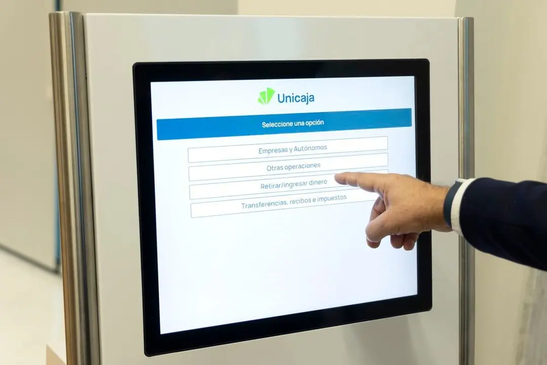 Unicaja pone en marcha un centro de atención a empresas especializado en confirming.