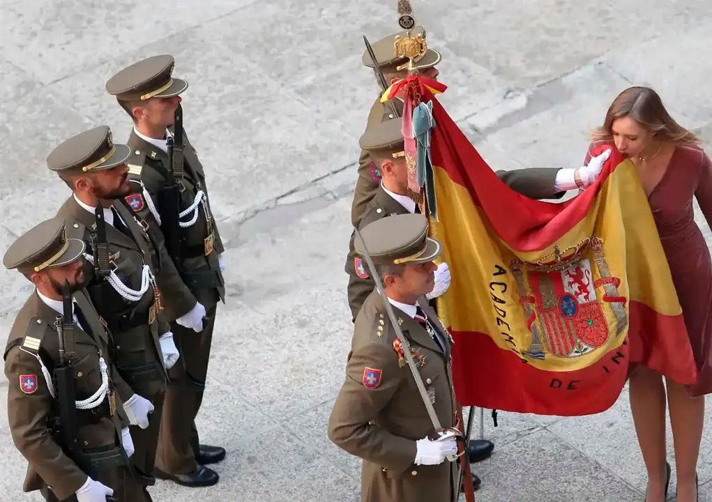 Imagen de una jura de bandera civil.