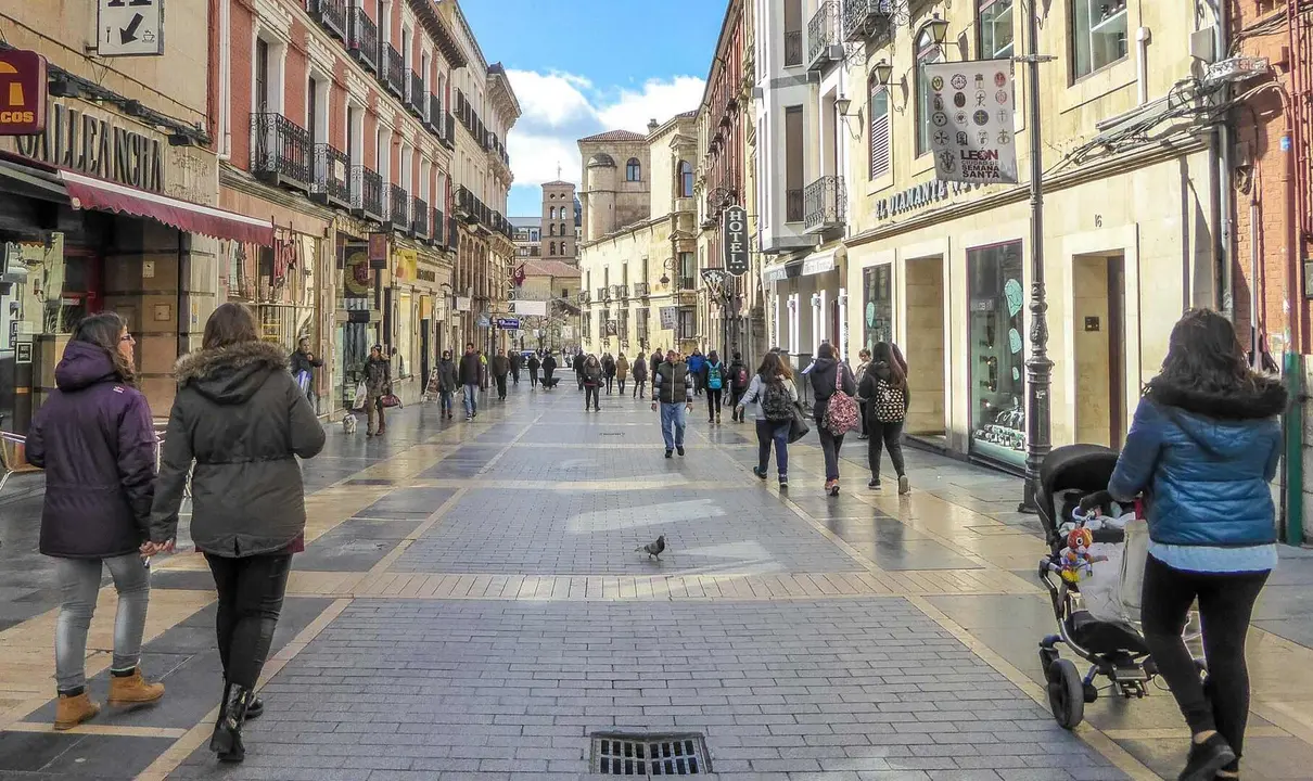 Imagen de la Calle Ancha de León, cuya renovación correrá a cargo del Somacyl.