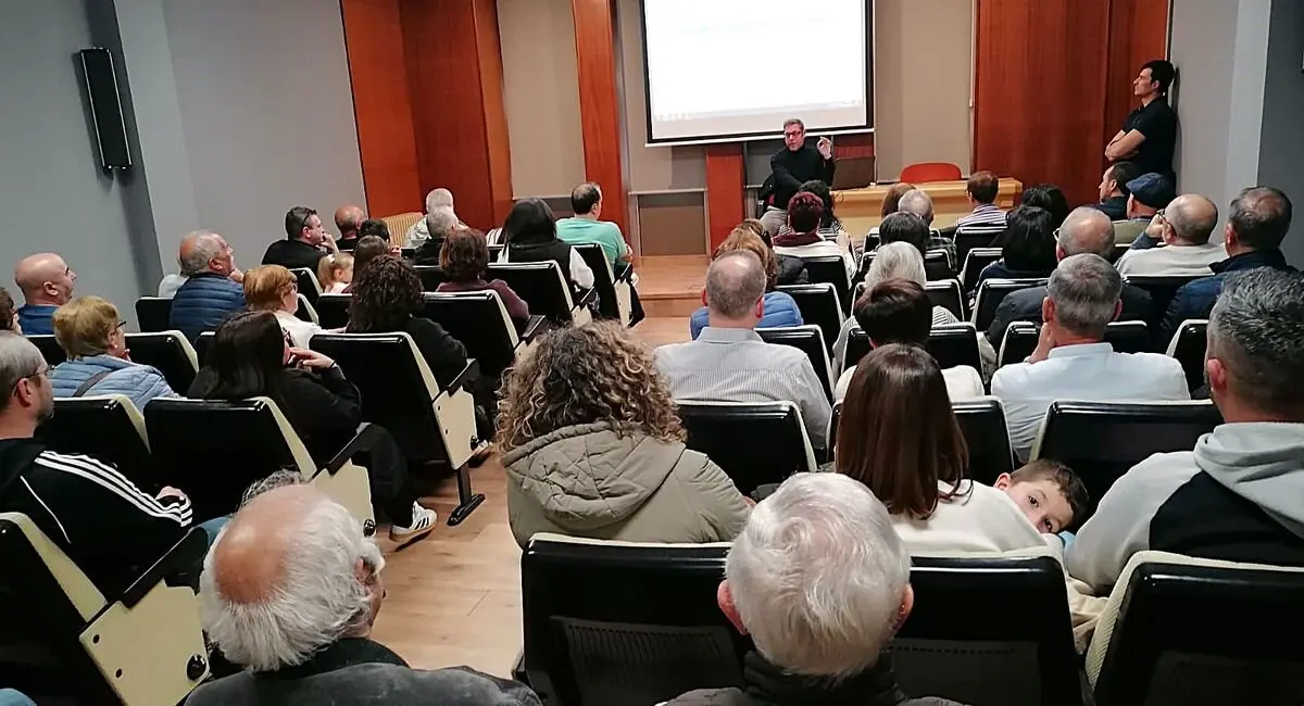 Reunión con la alcaldía de barrio y la asociación de vecinos de San Adrián de Valdueza.