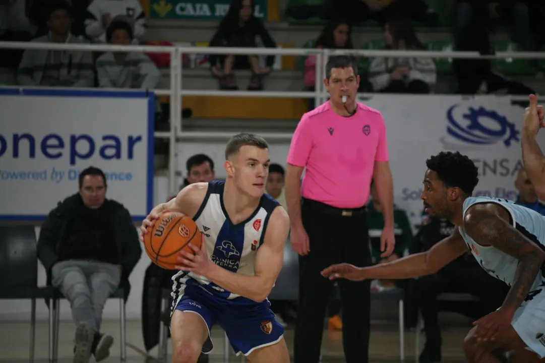 El Clínica Ponferrada sueña con el primer puesto en una jornada de enorme altura deportiva.