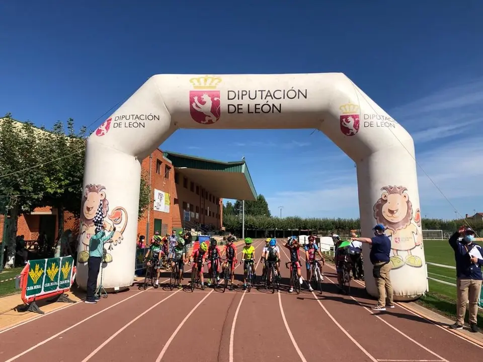 Un instante del Gran Premio Ciclista Paramés.