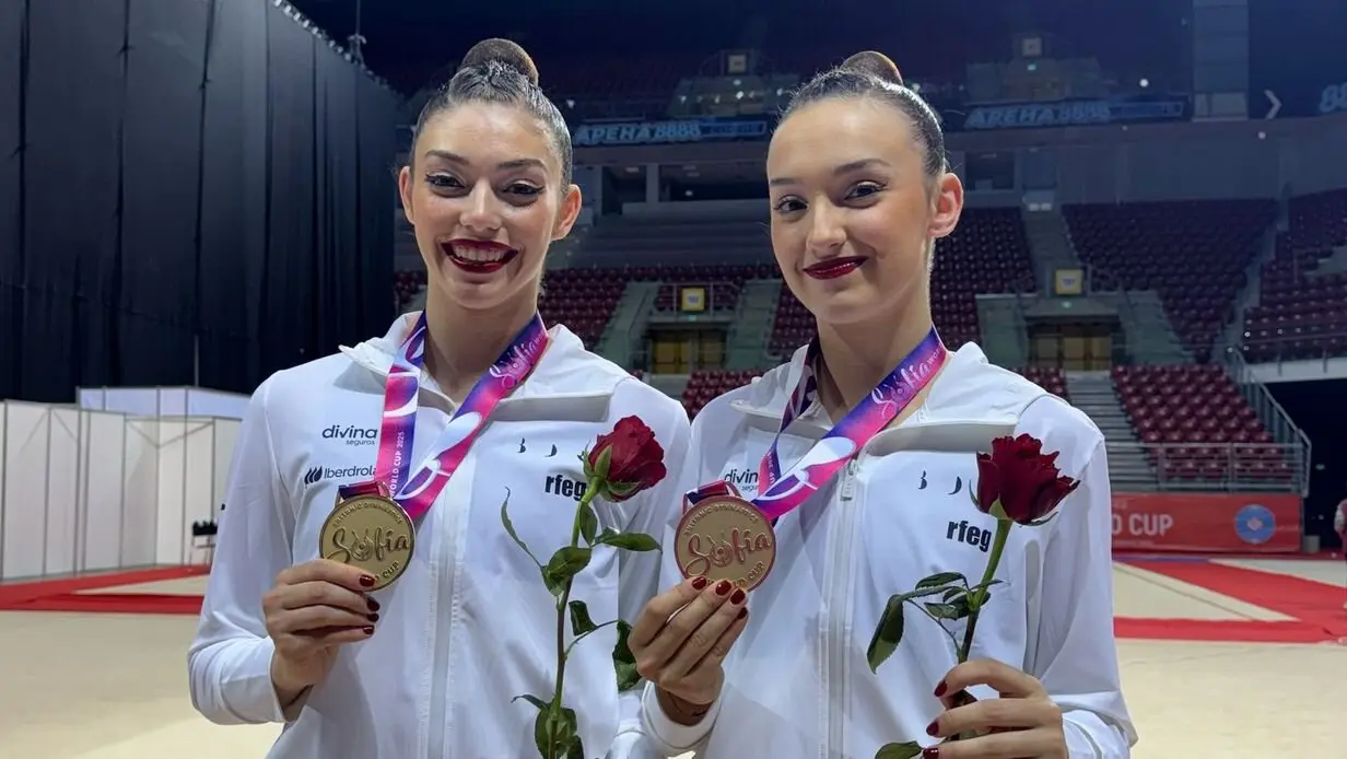 Andrea Fernández y Andrea Corral ayudan a España a ganar en la Copa del Mundo.