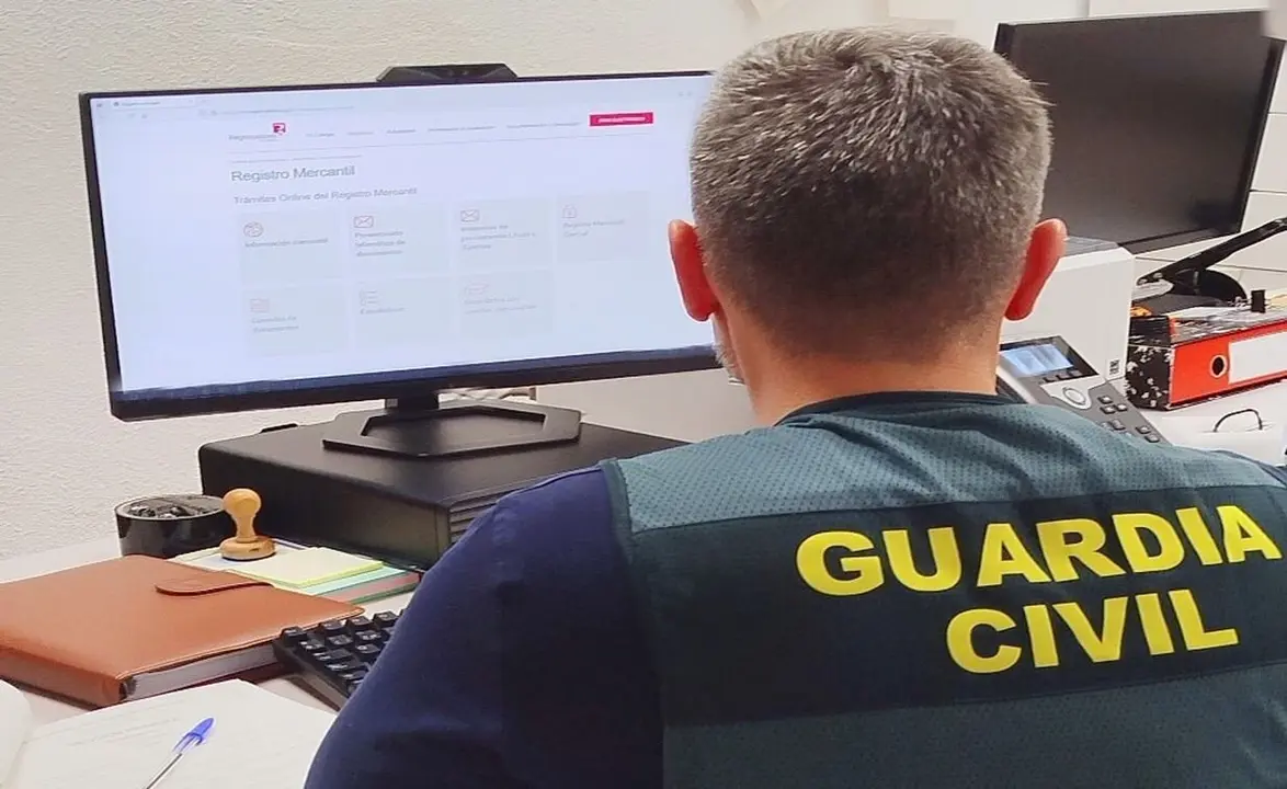 Un efectivo del Área de Investigación de la Guardia Civil de Bembibre.