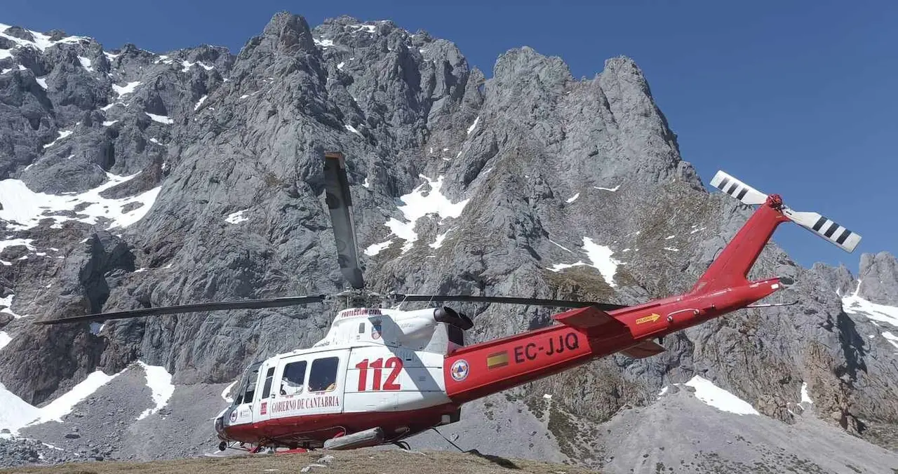 Helicóptero de rescate de Emergencias Cantabria