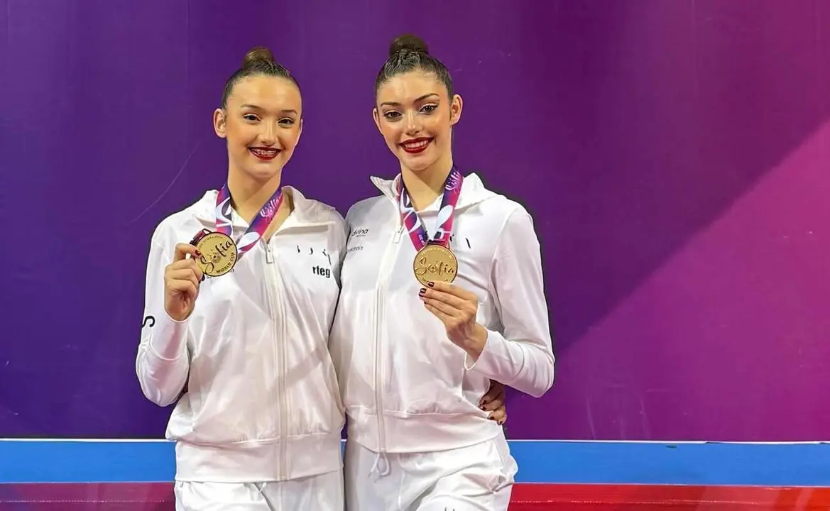 Andrea Fernández y Andrea Corral vuelven a subir a lo más alto del podio de la Copa del Mundo.