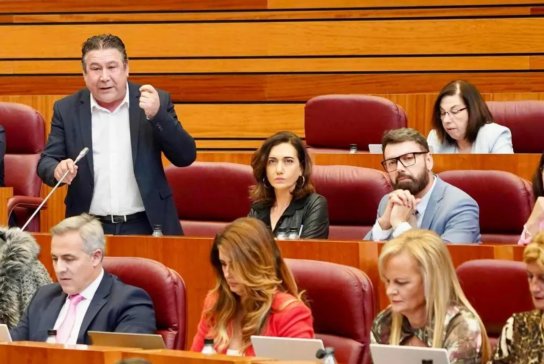 Luis Mariano Santos (UPL) interpela al presidente de la Junta.