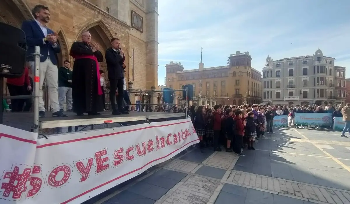 El Día de Escuelas Católicas de León remarca la "educación que nos inspira a ser mejores personas" con "color esperanza".