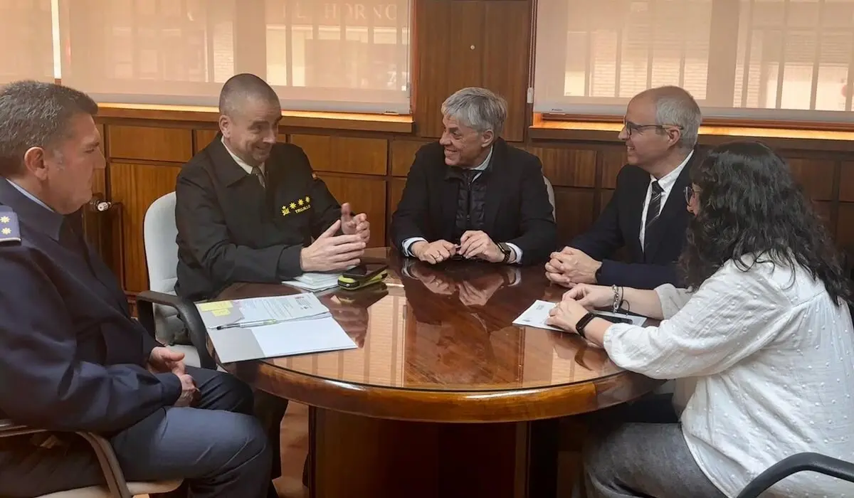 La Junta y la Subdelegación de Defensa se coordinan para difundir las oportunidades profesionales de las Fuerzas Armadas entre los centros educativos de la provincia.