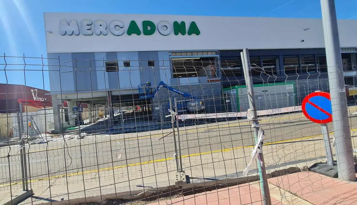 Imagen de las obras de Mercadona, en la carretera de Alfajeme.