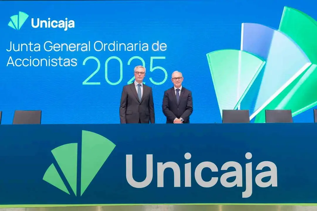 De izquierda a derecha, el presidente de Unicaja, José Sevilla, y el CEO, Isidro Rubiales.
