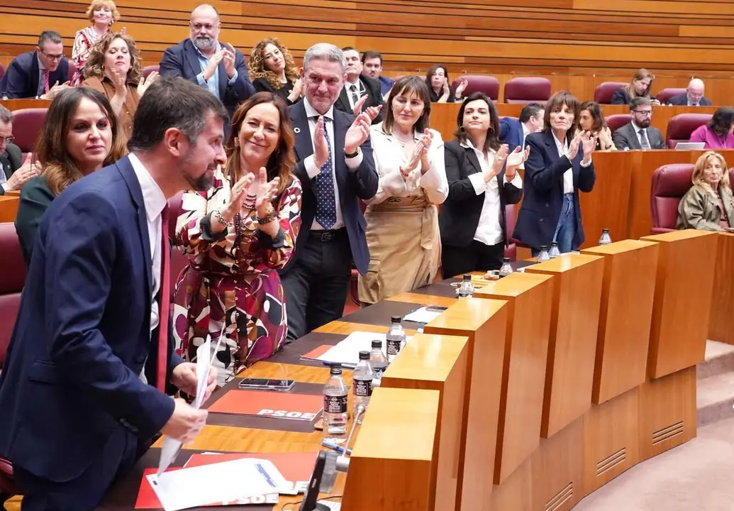 El portavoz socialista Luis Tudanca en el Pleno de las Cortes.