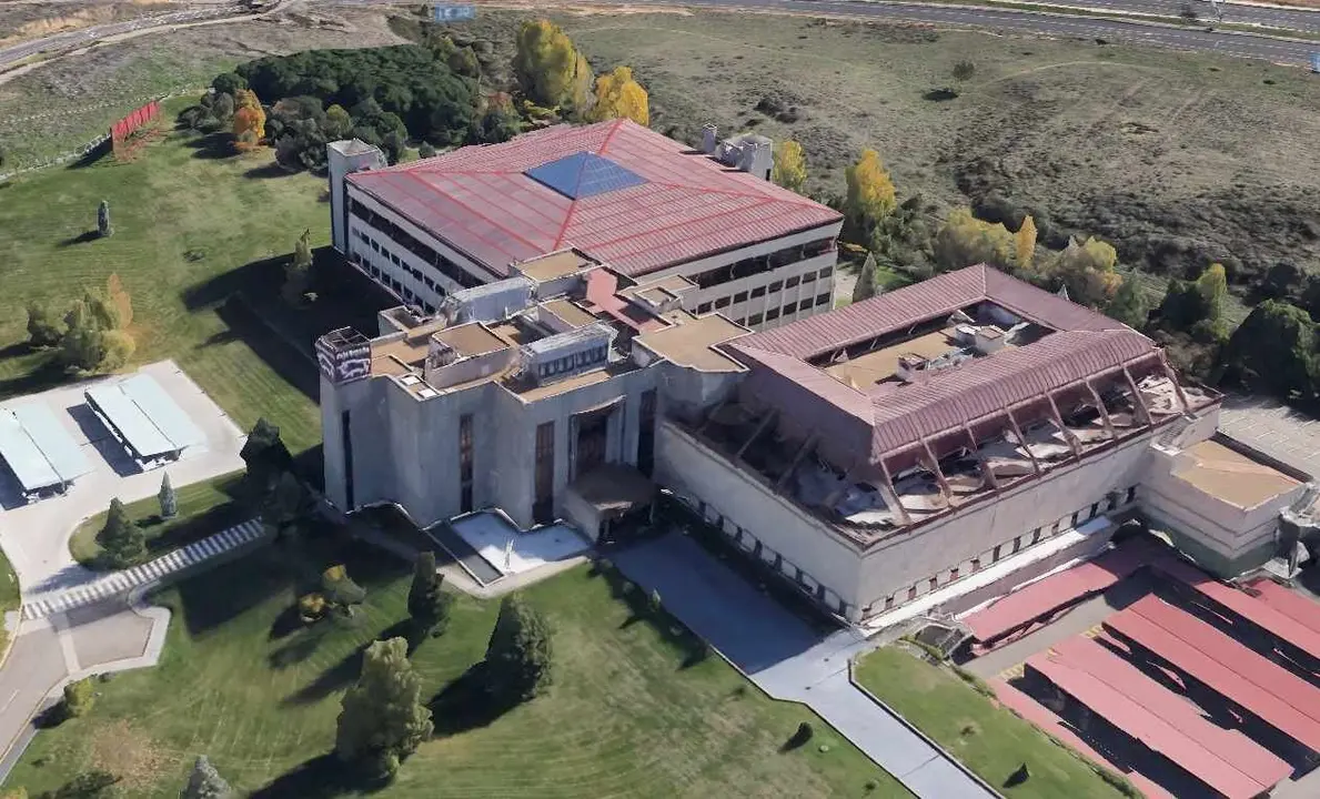 Imagen del edificio principal de Unicaja en Puente Castro cuando era de titularidad de Caja España.