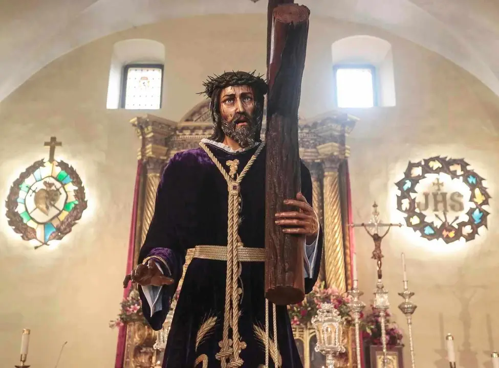 Imagen del Nazareno, en su iglesia, a la espera de procesionar.