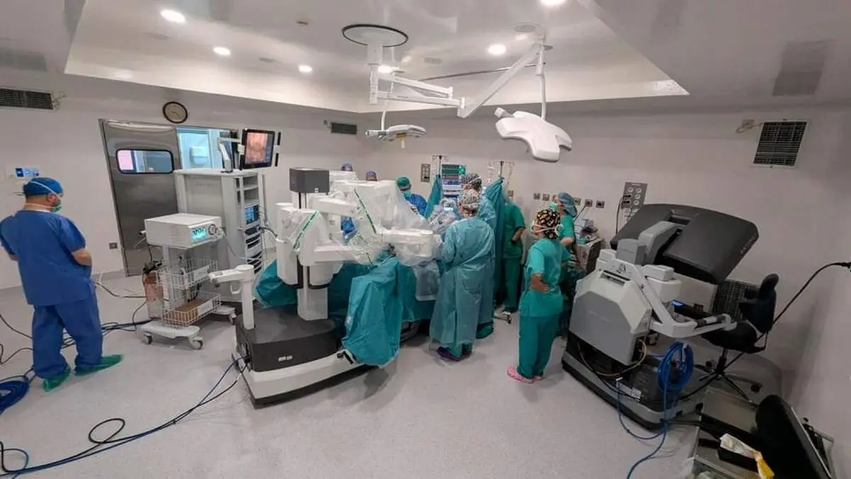 Un desembolso de 289.700 euros permitirá acometer 55 procedimientos de cirugía de cadera y rodilla para pacientes del Hospital El Bierzo