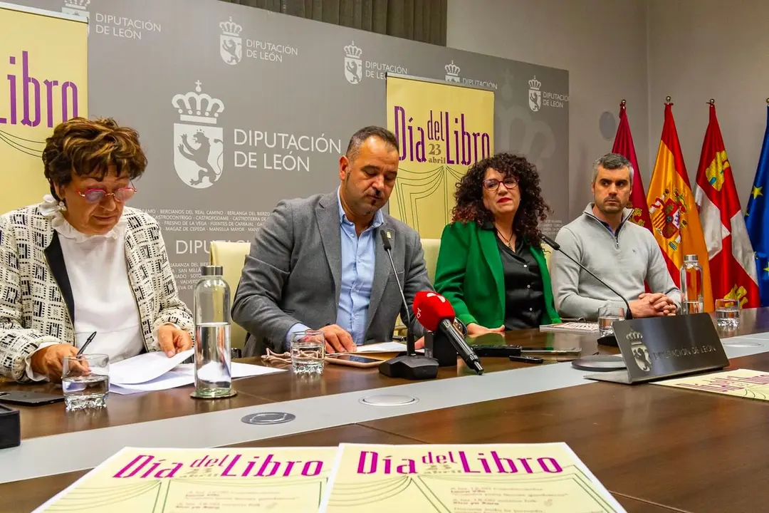 El Día del Libro propone una novedosa jornada con firmas de libros en el patio del palacio de los Guzmanes.