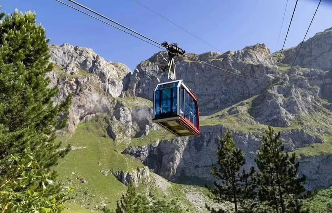 Fotograf&iacute;a del telef&eacute;rico en una imagen de liebana.com