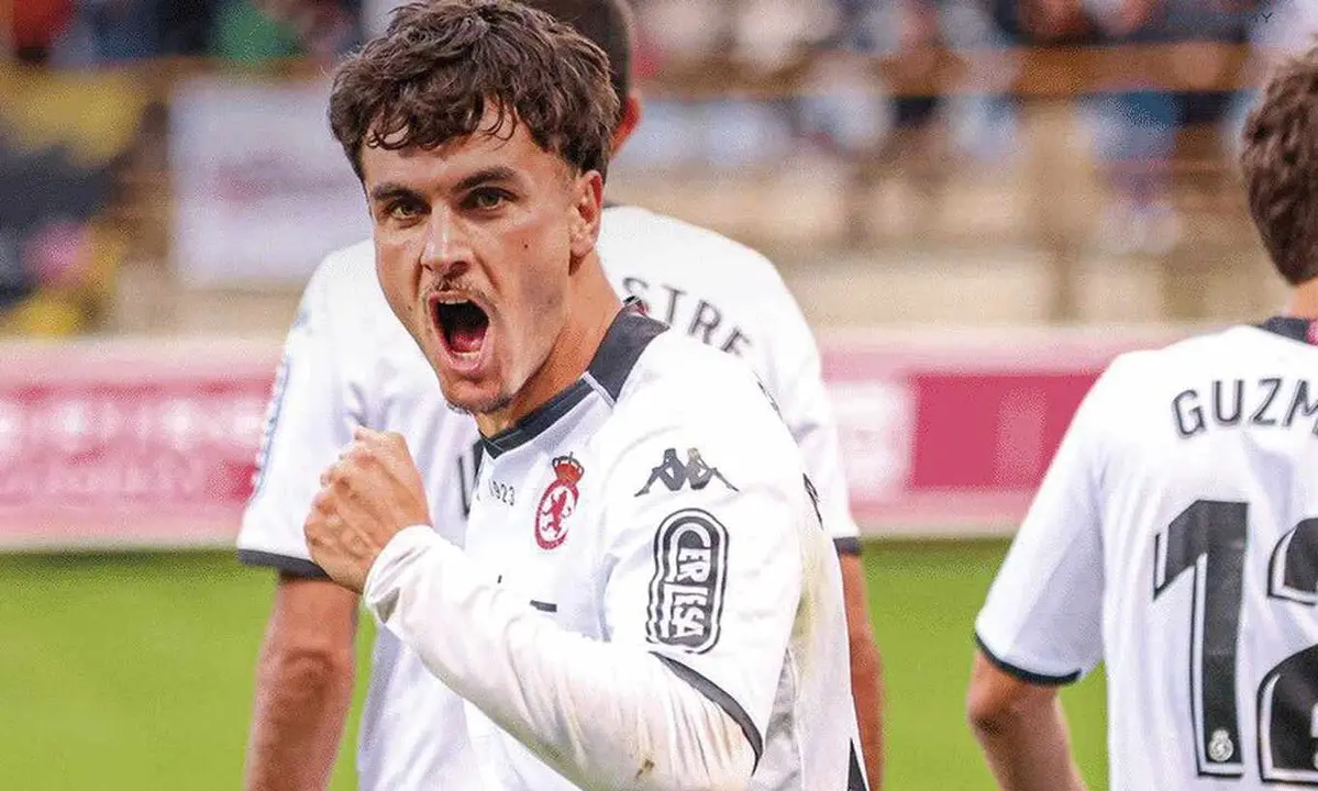 Ant&oacute;n Escobar, celebra uno de sus goles en el Reino de Le&oacute;n.