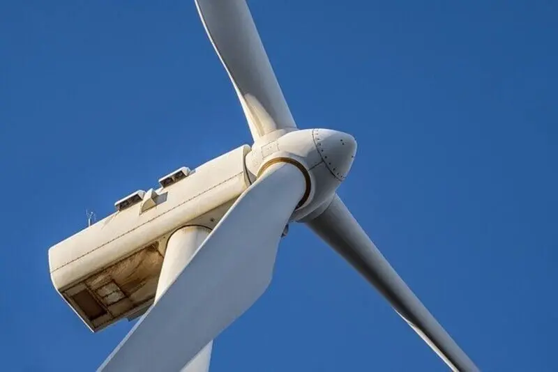 Imagen de un aerogenerador de un parque eólico.