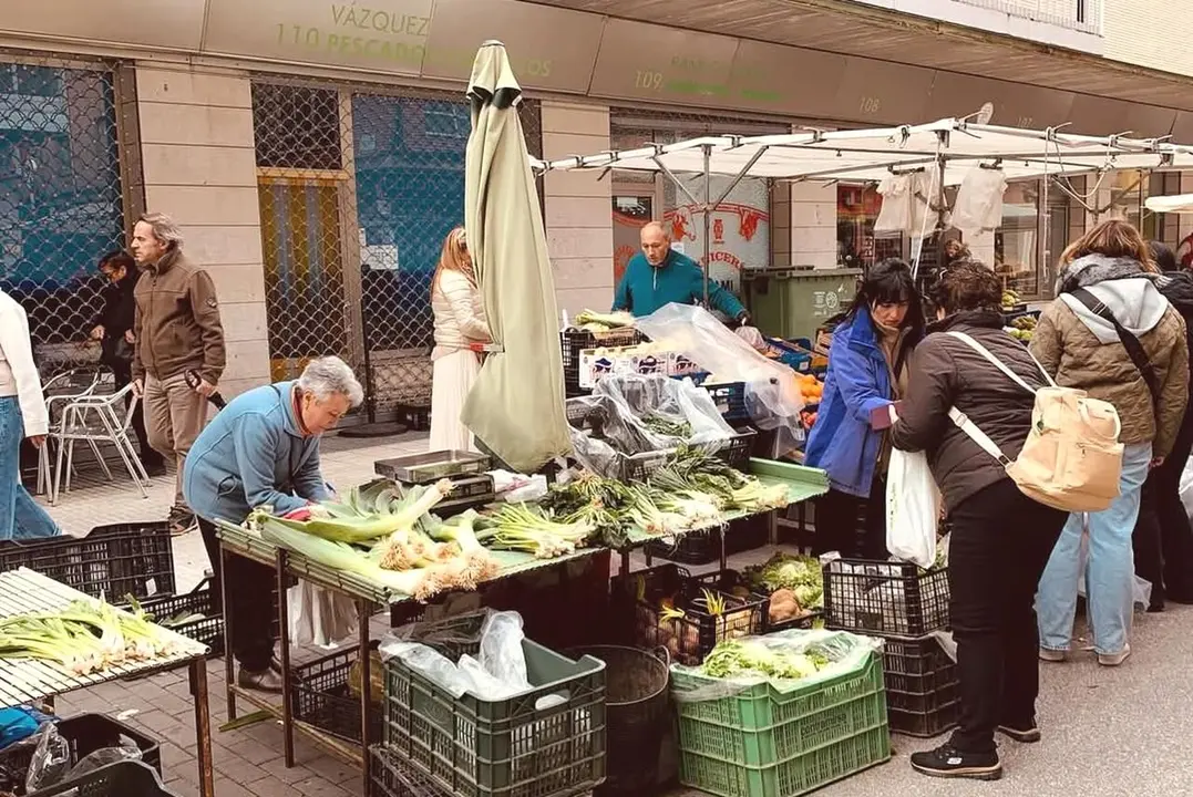 Imagen del mercado exterior de Ponferrada.