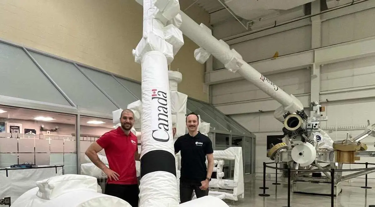 Pablo Álvarez, durante su proceso de entrenamiento con el brazo robótico.