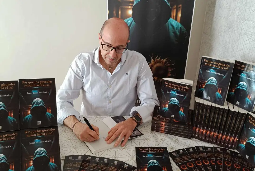 Javier Perez, durante una firma de libros.