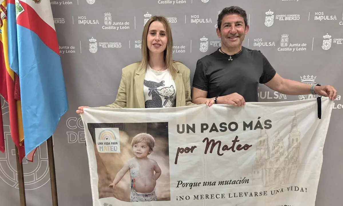 Lorena Fernández y Alfonso Mora, durante la etapa realizada por el peregrino por tierras bercianas.