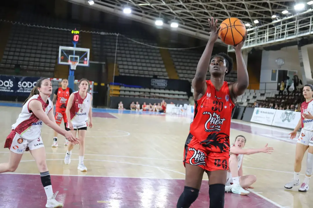 El Mipelletymas cierra temporada con un intenso partido en el Palacio ante el líder, el Bosonit Unibasket (62-64). Fotos: Isaac Llamazares