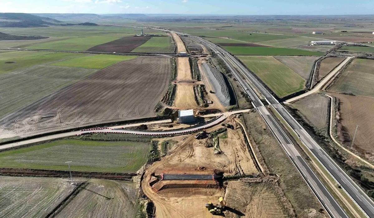 Obras de la Línea de Alta Velocidad Palencia-Cantabria. Foto: Adif.