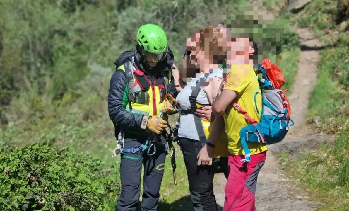 Efectivos del Greim en el momento de proceder al rescate.