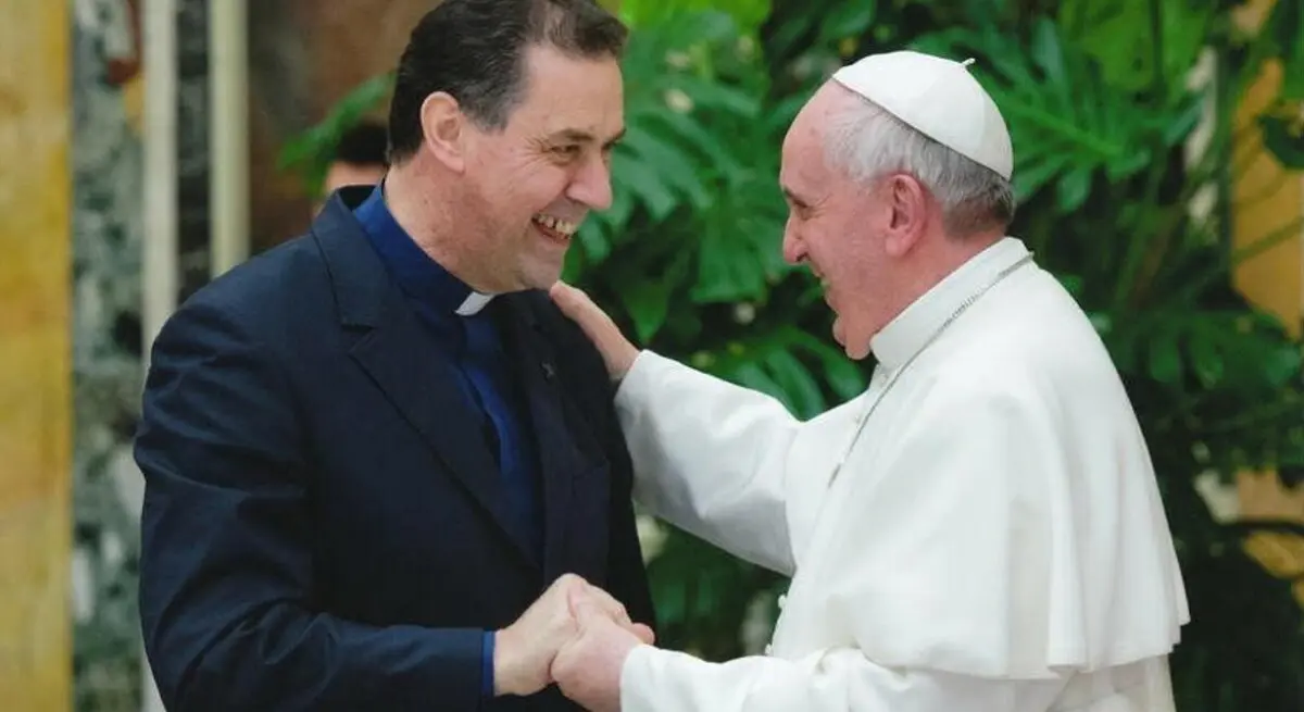 Ángel Fernández junto al Papa Francisco.