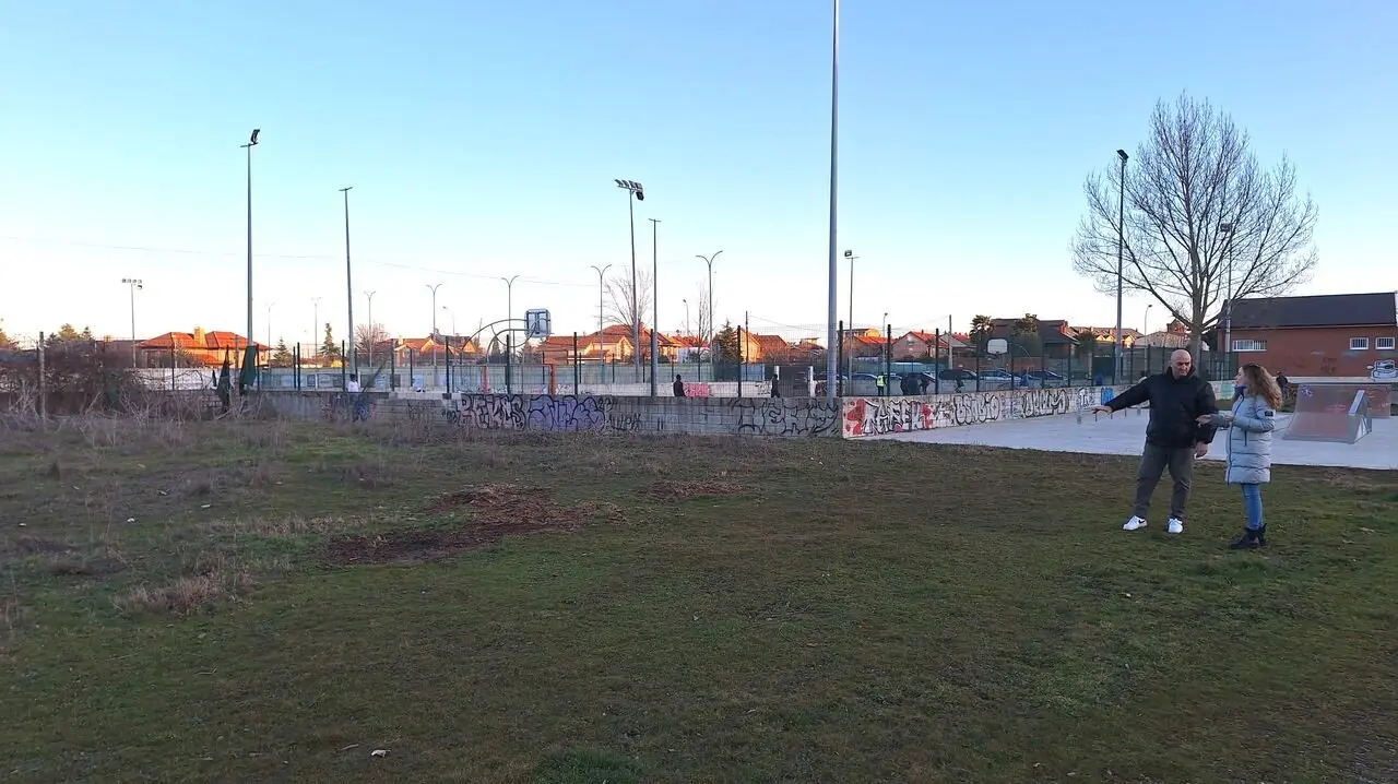 Imagen del terreno sobre el que se levantará una nueva pista de pádel en San Andrés del Rabanedo.