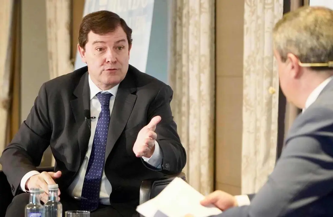 El presidente de la Junta y del PP de Castilla y León, Alfonso Fernández Mañueco, participa en las ''Conversaciones Políticas'' del Club de Prensa El Mundo-Diario de Castilla y León.