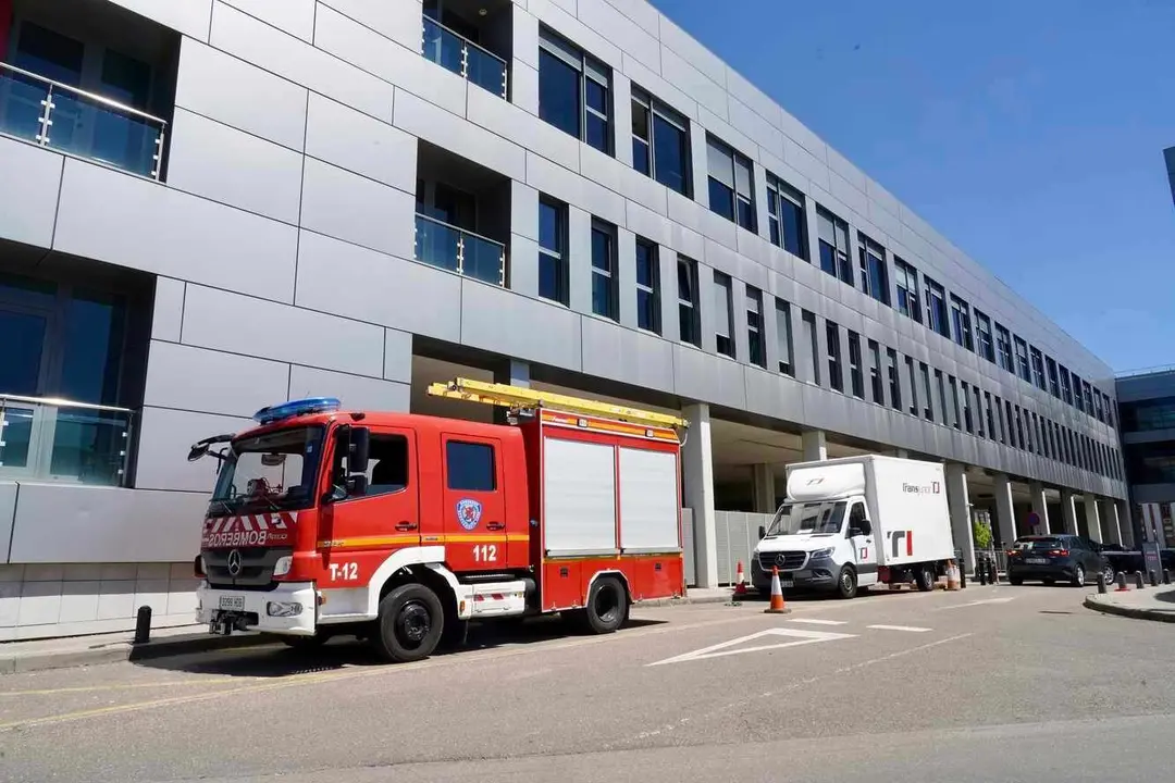 Los hospitales de León y Ponferrada mantuvieron su suministro eléctrico gracias a los grupos autónomos. Foto: Campillo