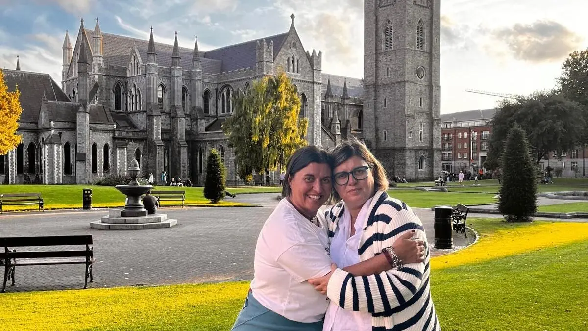 Marisa Urdiales (d) junto a su hermana Pili.