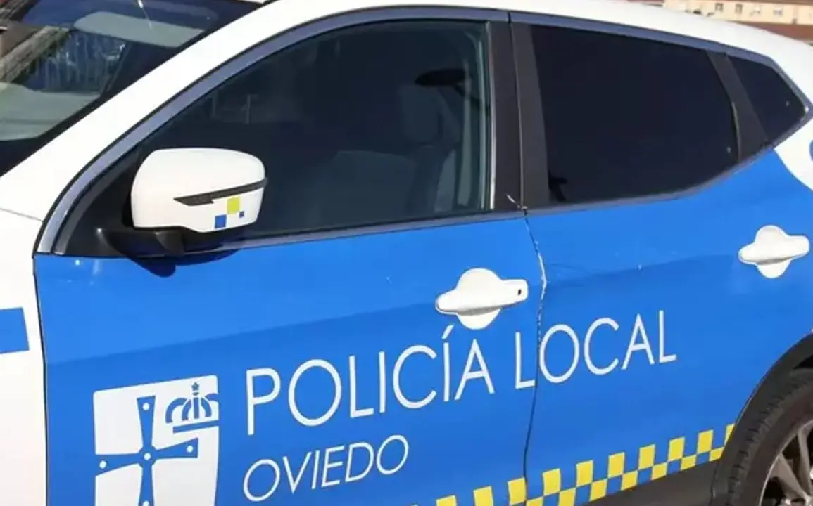 Imagen de archivo de un coche de la Policía Local de Oviedo.