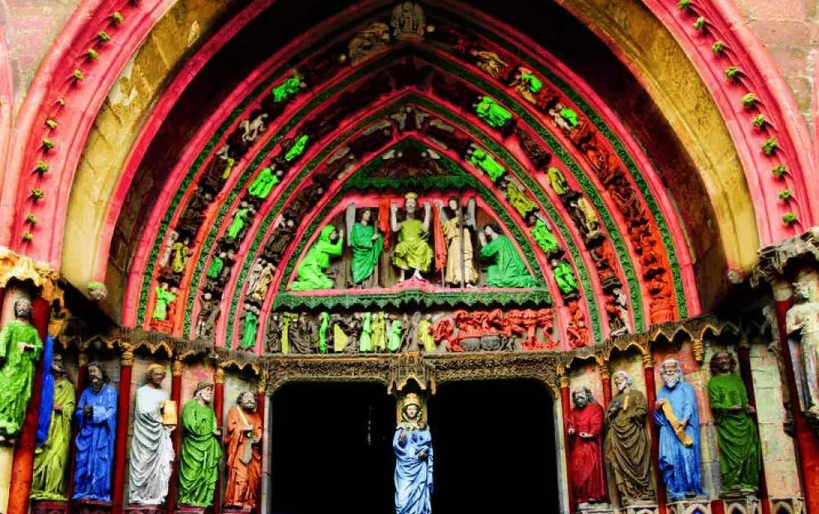 La Catedral se convierte en un gran escenario cargado de luz y color.