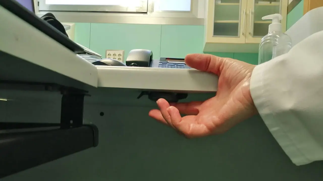 Imagen de un botón antipánico en una consulta.