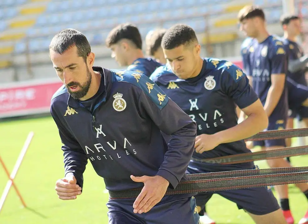 La plantilla de la Cultural, durante uno de los entrenamientos semanales. Foto: CyD Leonesa