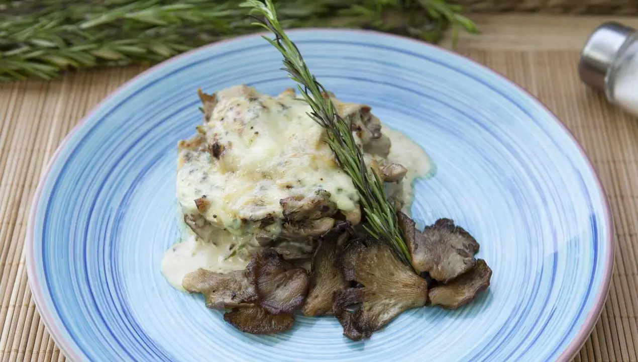 Setas con queso de Valdeón, un plato muy recomendable en estas fechas.