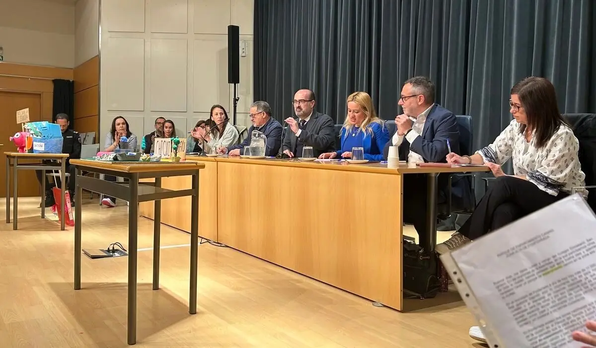 El Consejo de la Infancia y Adolescencia convocado por la Concejalía de Alexandra Rivas recoge las peticiones y sugerencias de los escolares.