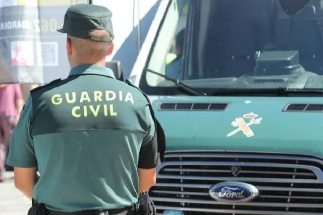 Efectivos de la Guardia Civil, durante una patrulla.