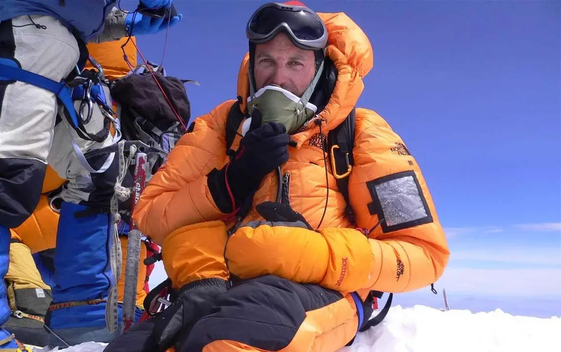 Jesús Calleja, en el Everest, la cima que marcó su vida.