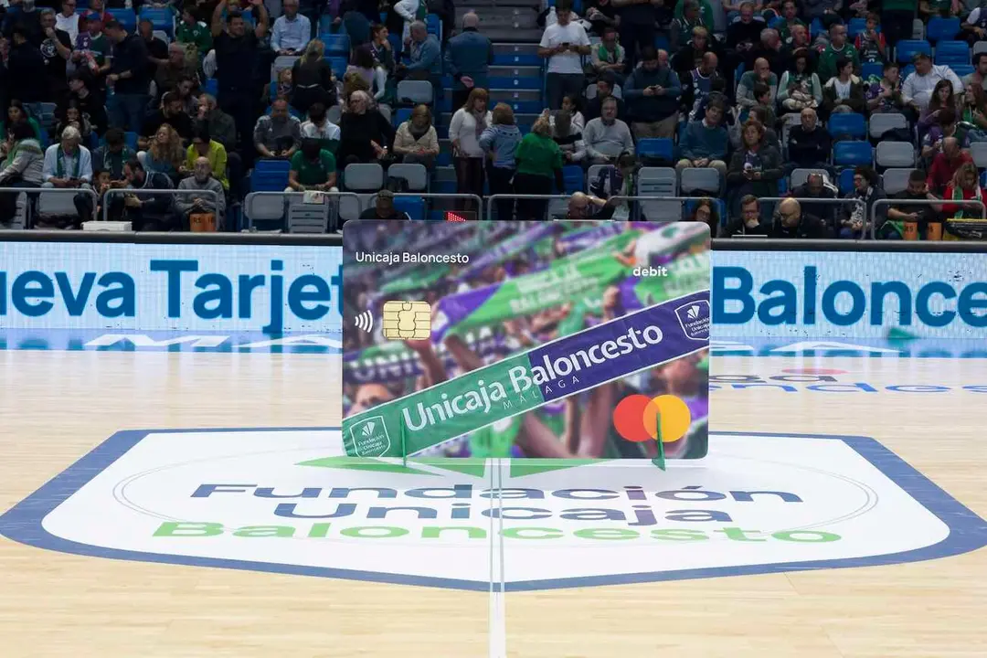 Unicaja lanza una nueva campaña de la tarjeta Unicaja Baloncesto: sin comisiones y con sorteos de entradas y de encuentros con jugadores.